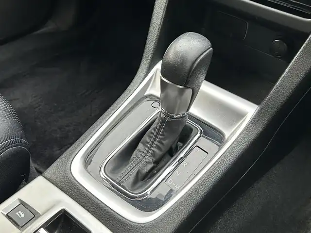 スバル レヴォーグ 1．6GT アイサイト 三重県 2014(平26)年 8.5万km クリスタルホワイトP 登録時84682km/禁煙車/純正ナビ【CN-R300D】/（AM/FM/TV/Bluetooth/HDMI）/フルセグTV/バックカメラ/ETC/レーダークルーズコントロール/ステアリングスイッチ/パドルシフト/アイドリングストップ/アイサイト/衝突軽減システム/レーンキープアシスト/オートライト/純正アルミ/プッシュスタート/スペアキー