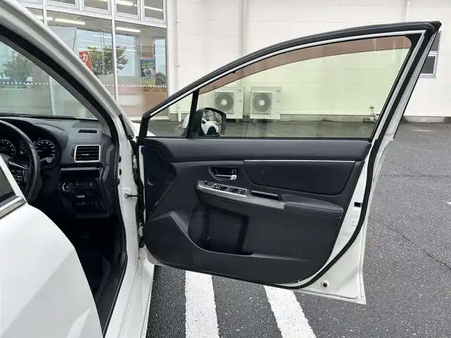 スバル レヴォーグ 1．6GT アイサイト 三重県 2014(平26)年 8.5万km クリスタルホワイトP 登録時84682km/禁煙車/純正ナビ【CN-R300D】/（AM/FM/TV/Bluetooth/HDMI）/フルセグTV/バックカメラ/ETC/レーダークルーズコントロール/ステアリングスイッチ/パドルシフト/アイドリングストップ/アイサイト/衝突軽減システム/レーンキープアシスト/オートライト/純正アルミ/プッシュスタート/スペアキー