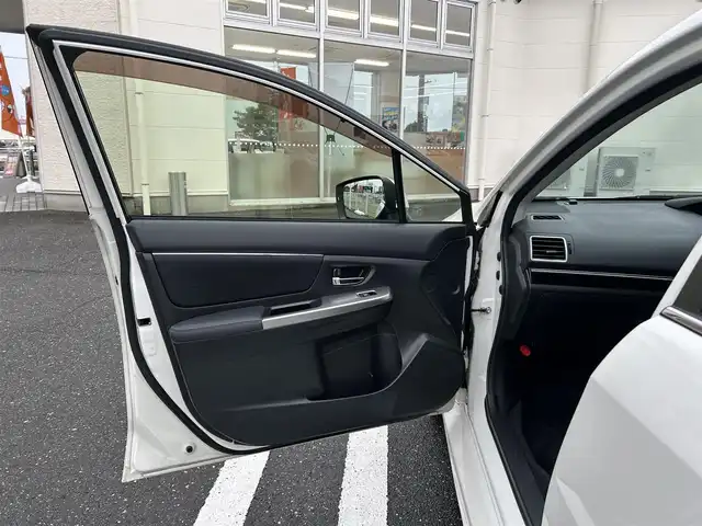 スバル レヴォーグ 1．6GT アイサイト 三重県 2014(平26)年 8.5万km クリスタルホワイトP 登録時84682km/禁煙車/純正ナビ【CN-R300D】/（AM/FM/TV/Bluetooth/HDMI）/フルセグTV/バックカメラ/ETC/レーダークルーズコントロール/ステアリングスイッチ/パドルシフト/アイドリングストップ/アイサイト/衝突軽減システム/レーンキープアシスト/オートライト/純正アルミ/プッシュスタート/スペアキー