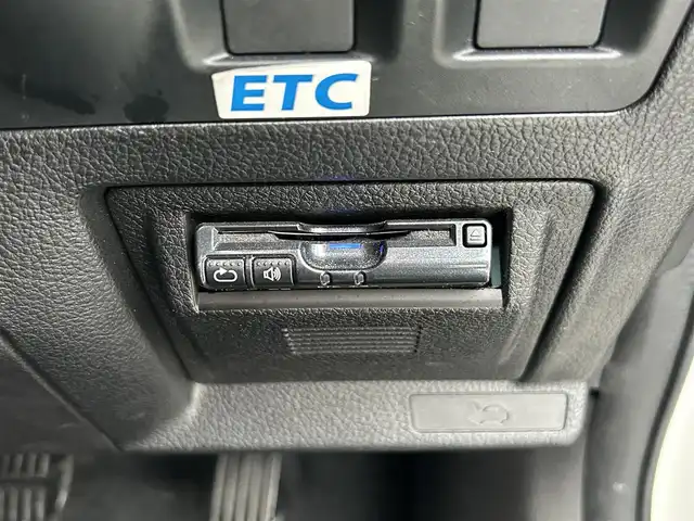 スバル レヴォーグ 1．6GT アイサイト 三重県 2014(平26)年 8.5万km クリスタルホワイトP 登録時84682km/禁煙車/純正ナビ【CN-R300D】/（AM/FM/TV/Bluetooth/HDMI）/フルセグTV/バックカメラ/ETC/レーダークルーズコントロール/ステアリングスイッチ/パドルシフト/アイドリングストップ/アイサイト/衝突軽減システム/レーンキープアシスト/オートライト/純正アルミ/プッシュスタート/スペアキー