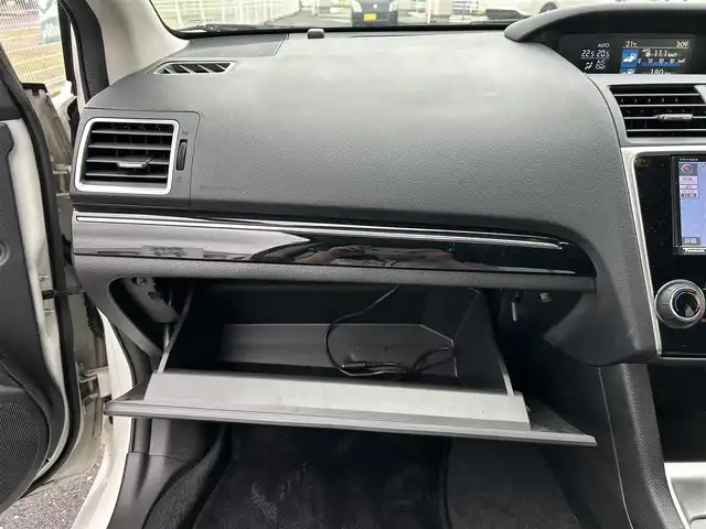 スバル レヴォーグ 1．6GT アイサイト 三重県 2014(平26)年 8.5万km クリスタルホワイトP 登録時84682km/禁煙車/純正ナビ【CN-R300D】/（AM/FM/TV/Bluetooth/HDMI）/フルセグTV/バックカメラ/ETC/レーダークルーズコントロール/ステアリングスイッチ/パドルシフト/アイドリングストップ/アイサイト/衝突軽減システム/レーンキープアシスト/オートライト/純正アルミ/プッシュスタート/スペアキー