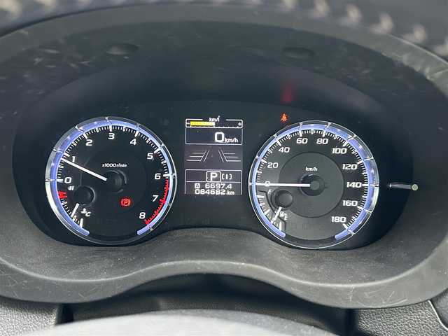 スバル レヴォーグ 1．6GT アイサイト 道東・釧路十勝 2014(平26)年 8.5万km クリスタルホワイトP 登録時84682km/禁煙車/純正ナビ【CN-R300D】/（AM/FM/TV/Bluetooth/HDMI）/フルセグTV/バックカメラ/ETC/レーダークルーズコントロール/ステアリングスイッチ/パドルシフト/アイドリングストップ/アイサイト/衝突軽減システム/レーンキープアシスト/オートライト/純正アルミ/プッシュスタート/スペアキー