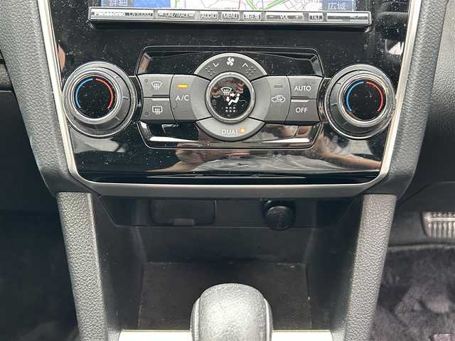 スバル レヴォーグ 1．6GT アイサイト 道東・釧路十勝 2014(平26)年 8.5万km クリスタルホワイトP 登録時84682km/禁煙車/純正ナビ【CN-R300D】/（AM/FM/TV/Bluetooth/HDMI）/フルセグTV/バックカメラ/ETC/レーダークルーズコントロール/ステアリングスイッチ/パドルシフト/アイドリングストップ/アイサイト/衝突軽減システム/レーンキープアシスト/オートライト/純正アルミ/プッシュスタート/スペアキー