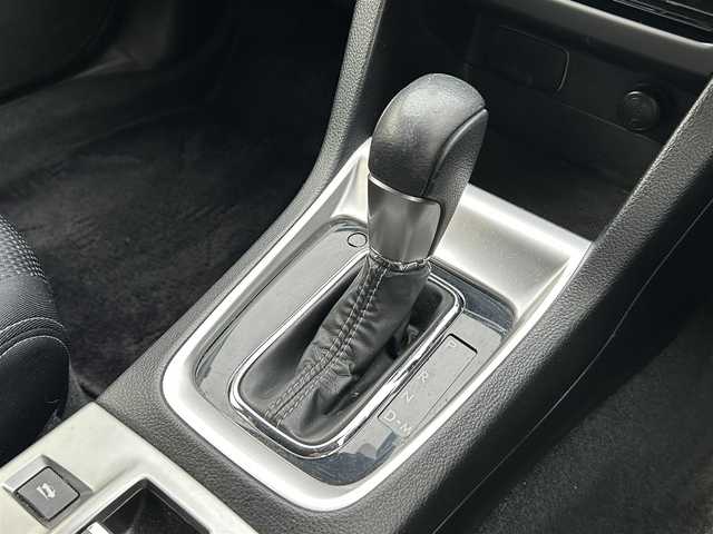 スバル レヴォーグ 1．6GT アイサイト 道東・釧路十勝 2014(平26)年 8.5万km クリスタルホワイトP 登録時84682km/禁煙車/純正ナビ【CN-R300D】/（AM/FM/TV/Bluetooth/HDMI）/フルセグTV/バックカメラ/ETC/レーダークルーズコントロール/ステアリングスイッチ/パドルシフト/アイドリングストップ/アイサイト/衝突軽減システム/レーンキープアシスト/オートライト/純正アルミ/プッシュスタート/スペアキー