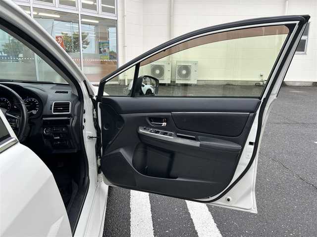 スバル レヴォーグ 1．6GT アイサイト 道東・釧路十勝 2014(平26)年 8.5万km クリスタルホワイトP 登録時84682km/禁煙車/純正ナビ【CN-R300D】/（AM/FM/TV/Bluetooth/HDMI）/フルセグTV/バックカメラ/ETC/レーダークルーズコントロール/ステアリングスイッチ/パドルシフト/アイドリングストップ/アイサイト/衝突軽減システム/レーンキープアシスト/オートライト/純正アルミ/プッシュスタート/スペアキー