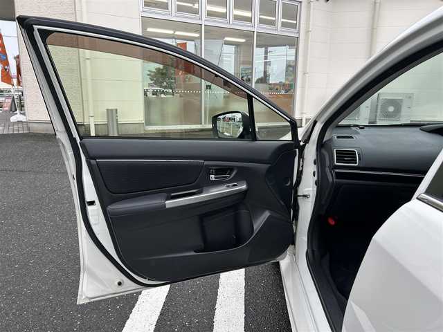 スバル レヴォーグ 1．6GT アイサイト 道東・釧路十勝 2014(平26)年 8.5万km クリスタルホワイトP 登録時84682km/禁煙車/純正ナビ【CN-R300D】/（AM/FM/TV/Bluetooth/HDMI）/フルセグTV/バックカメラ/ETC/レーダークルーズコントロール/ステアリングスイッチ/パドルシフト/アイドリングストップ/アイサイト/衝突軽減システム/レーンキープアシスト/オートライト/純正アルミ/プッシュスタート/スペアキー