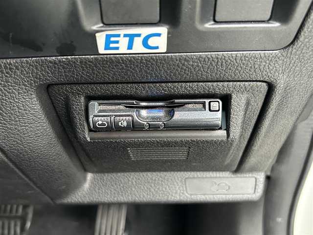 スバル レヴォーグ 1．6GT アイサイト 道東・釧路十勝 2014(平26)年 8.5万km クリスタルホワイトP 登録時84682km/禁煙車/純正ナビ【CN-R300D】/（AM/FM/TV/Bluetooth/HDMI）/フルセグTV/バックカメラ/ETC/レーダークルーズコントロール/ステアリングスイッチ/パドルシフト/アイドリングストップ/アイサイト/衝突軽減システム/レーンキープアシスト/オートライト/純正アルミ/プッシュスタート/スペアキー