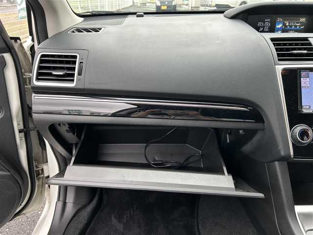 スバル レヴォーグ 1．6GT アイサイト 道東・釧路十勝 2014(平26)年 8.5万km クリスタルホワイトP 登録時84682km/禁煙車/純正ナビ【CN-R300D】/（AM/FM/TV/Bluetooth/HDMI）/フルセグTV/バックカメラ/ETC/レーダークルーズコントロール/ステアリングスイッチ/パドルシフト/アイドリングストップ/アイサイト/衝突軽減システム/レーンキープアシスト/オートライト/純正アルミ/プッシュスタート/スペアキー