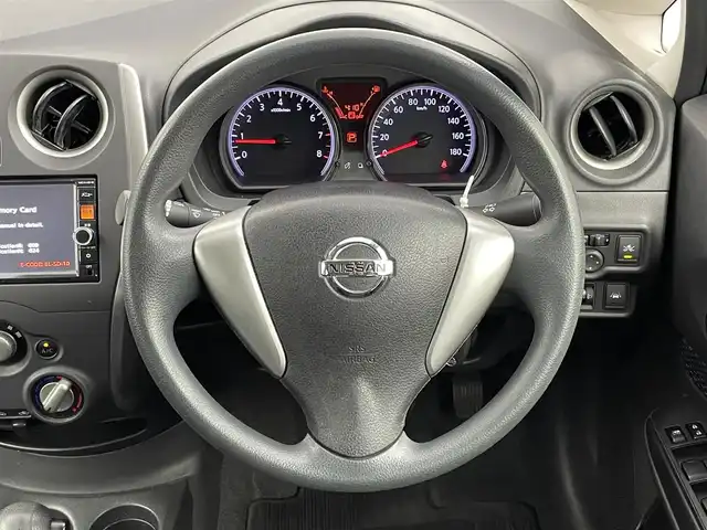 日産 ノート X 千葉県 2016(平28)年 3.7万km インペリアルアンバーP 純正７型ナビ（MC314D-W）　/ＥＴＣ　/禁煙　/衝突軽減ブレーキ　/電動格納サイドミラー　/ハロゲンライト　/スペアタイヤ　/ＩＳＯＦＩＸ　/シートリフター　/ウィンカーミラー　/レーンアシスト　/ドアバイザー　/キーレスエントリー/アイドリングストップ/プッシュスタート/スマートキー/12Vシガーソケット/純正フロアマット