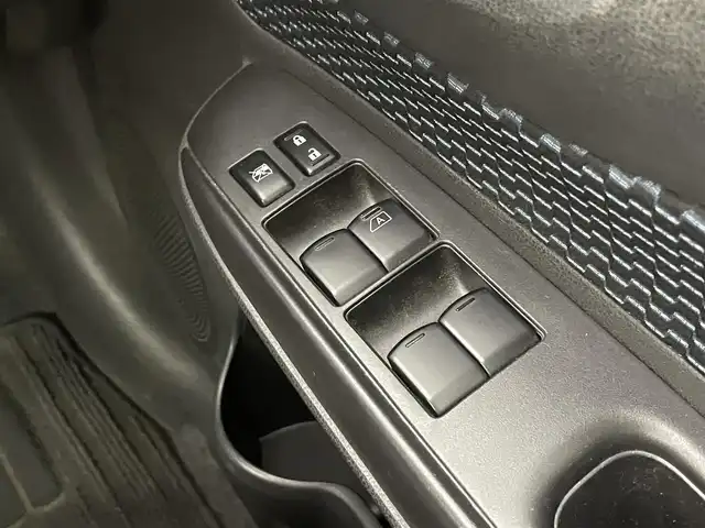 日産 ノート X 千葉県 2016(平28)年 3.7万km インペリアルアンバーP 純正７型ナビ（MC314D-W）　/ＥＴＣ　/禁煙　/衝突軽減ブレーキ　/電動格納サイドミラー　/ハロゲンライト　/スペアタイヤ　/ＩＳＯＦＩＸ　/シートリフター　/ウィンカーミラー　/レーンアシスト　/ドアバイザー　/キーレスエントリー/アイドリングストップ/プッシュスタート/スマートキー/12Vシガーソケット/純正フロアマット