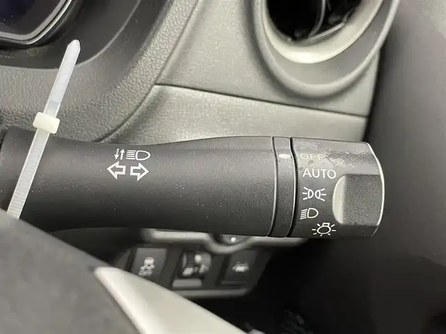 日産 ノート X 千葉県 2016(平28)年 3.7万km インペリアルアンバーP 純正７型ナビ（MC314D-W）　/ＥＴＣ　/禁煙　/衝突軽減ブレーキ　/電動格納サイドミラー　/ハロゲンライト　/スペアタイヤ　/ＩＳＯＦＩＸ　/シートリフター　/ウィンカーミラー　/レーンアシスト　/ドアバイザー　/キーレスエントリー/アイドリングストップ/プッシュスタート/スマートキー/12Vシガーソケット/純正フロアマット