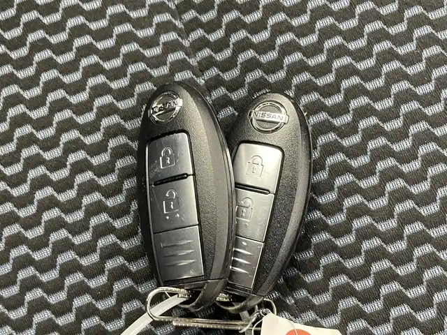 日産 ノート X 千葉県 2016(平28)年 3.7万km インペリアルアンバーP 純正７型ナビ（MC314D-W）　/ＥＴＣ　/禁煙　/衝突軽減ブレーキ　/電動格納サイドミラー　/ハロゲンライト　/スペアタイヤ　/ＩＳＯＦＩＸ　/シートリフター　/ウィンカーミラー　/レーンアシスト　/ドアバイザー　/キーレスエントリー/アイドリングストップ/プッシュスタート/スマートキー/12Vシガーソケット/純正フロアマット