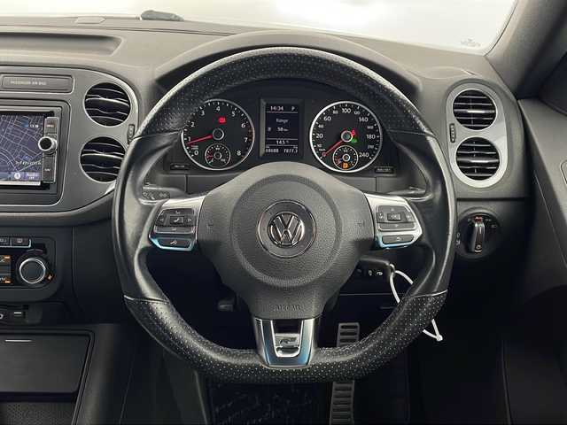 フォルクスワーゲン ティグアン TSI BMテクノ Rライン 栃木県 2015(平27)年 6.9万km 白 純正ナビ/（BT/フルセグ/CD/DVD/AM/FM）/横滑り防止/アイドリングストップ/ETC/バックカメラ/MTモード付AT/純正アルミホイール/純正フロアマット