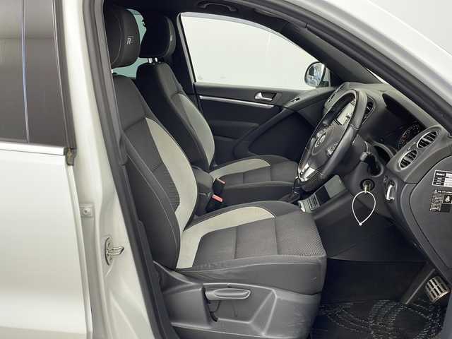 フォルクスワーゲン ティグアン TSI BMテクノ Rライン 栃木県 2015(平27)年 6.9万km 白 純正ナビ/（BT/フルセグ/CD/DVD/AM/FM）/横滑り防止/アイドリングストップ/ETC/バックカメラ/MTモード付AT/純正アルミホイール/純正フロアマット