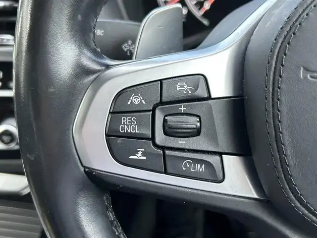 ＢＭＷ Ｘ３ 20d xDrive Mスポーツ 福岡県 2018(平30)年 5.9万km アルピンホワイトⅢ 純正メーカーナビ（AM/FM/BT/CD/DVD/フルセグTV）/ドライビング・アシスト・プロフェッショナル/ブラインドスポットモニター/サンルーフ/バックカメラ/ヘッドアップディスプレイ/Harman/Kardonサウンド/全席シートヒーター/前席パワーシート（運転席メモリ付）/前席エアシート/アクティブクルーズコントロール/ドライブレコーダー/ETC/携帯置くだけ充電/パドルシフト/電動リアゲート/パーク・ディスタンス・コントロール/ルーフレール/フロアマット/純正19インチアルミホイール/スペアキー/取扱説明書/保証書