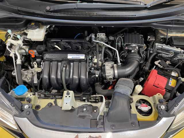 ホンダ フィット ハイブリット S ホンダセンシング 新潟県 2018(平30)年 3.9万km プレミアムイエローパールⅡ ホンダセンシング/純正SDナビ/　CD/DVD/Bluetooth/ フルセグTV/バックカメラ/レーダークルーズコントロール/LEDオートライト/フォグランプ/純正16インチアルミホイール/革巻きステアリング/ステアリングリモコン/パドルシフト/ウィンカーミラー/スマートキー/ビルトインETC