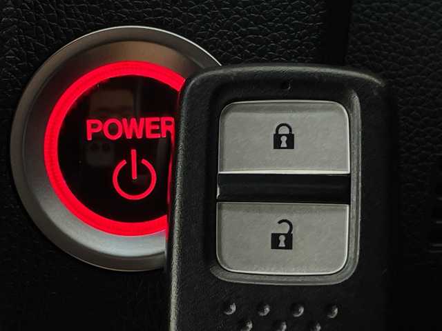 ホンダ フィット ハイブリット S ホンダセンシング 新潟県 2018(平30)年 3.9万km プレミアムイエローパールⅡ ホンダセンシング/純正SDナビ/　CD/DVD/Bluetooth/ フルセグTV/バックカメラ/レーダークルーズコントロール/LEDオートライト/フォグランプ/純正16インチアルミホイール/革巻きステアリング/ステアリングリモコン/パドルシフト/ウィンカーミラー/スマートキー/ビルトインETC