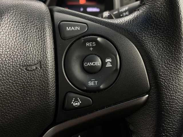 ホンダ フィット ハイブリット S ホンダセンシング 新潟県 2018(平30)年 3.9万km プレミアムイエローパールⅡ ホンダセンシング/純正SDナビ/　CD/DVD/Bluetooth/ フルセグTV/バックカメラ/レーダークルーズコントロール/LEDオートライト/フォグランプ/純正16インチアルミホイール/革巻きステアリング/ステアリングリモコン/パドルシフト/ウィンカーミラー/スマートキー/ビルトインETC