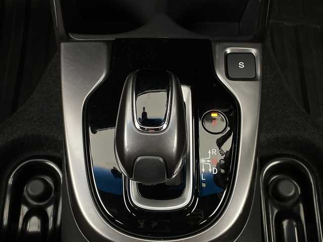 ホンダ フィット ハイブリット S ホンダセンシング 新潟県 2018(平30)年 3.9万km プレミアムイエローパールⅡ ホンダセンシング/純正SDナビ/　CD/DVD/Bluetooth/ フルセグTV/バックカメラ/レーダークルーズコントロール/LEDオートライト/フォグランプ/純正16インチアルミホイール/革巻きステアリング/ステアリングリモコン/パドルシフト/ウィンカーミラー/スマートキー/ビルトインETC