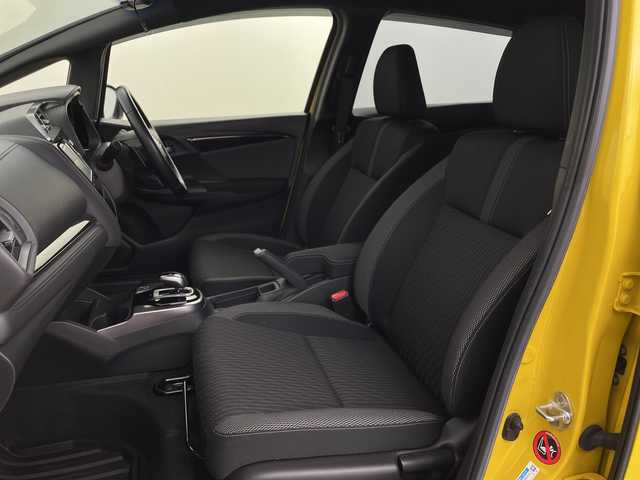 ホンダ フィット ハイブリット S ホンダセンシング 新潟県 2018(平30)年 3.9万km プレミアムイエローパールⅡ ホンダセンシング/純正SDナビ/　CD/DVD/Bluetooth/ フルセグTV/バックカメラ/レーダークルーズコントロール/LEDオートライト/フォグランプ/純正16インチアルミホイール/革巻きステアリング/ステアリングリモコン/パドルシフト/ウィンカーミラー/スマートキー/ビルトインETC