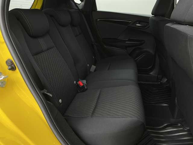 ホンダ フィット ハイブリット S ホンダセンシング 新潟県 2018(平30)年 3.9万km プレミアムイエローパールⅡ ホンダセンシング/純正SDナビ/　CD/DVD/Bluetooth/ フルセグTV/バックカメラ/レーダークルーズコントロール/LEDオートライト/フォグランプ/純正16インチアルミホイール/革巻きステアリング/ステアリングリモコン/パドルシフト/ウィンカーミラー/スマートキー/ビルトインETC