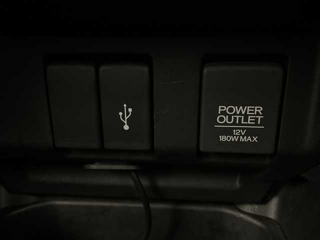 ホンダ フィット ハイブリット S ホンダセンシング 新潟県 2018(平30)年 3.9万km プレミアムイエローパールⅡ ホンダセンシング/純正SDナビ/　CD/DVD/Bluetooth/ フルセグTV/バックカメラ/レーダークルーズコントロール/LEDオートライト/フォグランプ/純正16インチアルミホイール/革巻きステアリング/ステアリングリモコン/パドルシフト/ウィンカーミラー/スマートキー/ビルトインETC