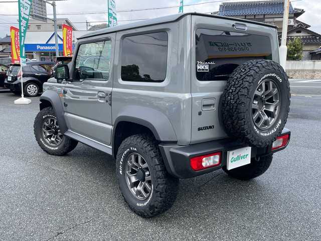 スズキ ジムニー シエラ JC 山口県 2023(令5)年 3.4万km ミディアムグレー 社外DVD/CD/BT/USB(PVH-9300DVSZS）/社外ツィーター/純正LEDヘッドライト/純正フォグランプ/オートライト/純正15インチアルミホイール/革巻きステアリング/ステアリングスイッチ/クルーズコントロール/前席シートヒーター/DAC/クリアフューエルリッド/衝突被害軽減ブレーキ/LKA/横滑り防止/アイドリングストップ/スマートキー×２/純正フロアマット/ETC/電動格納ウインカードアミラー(オート機能付き)