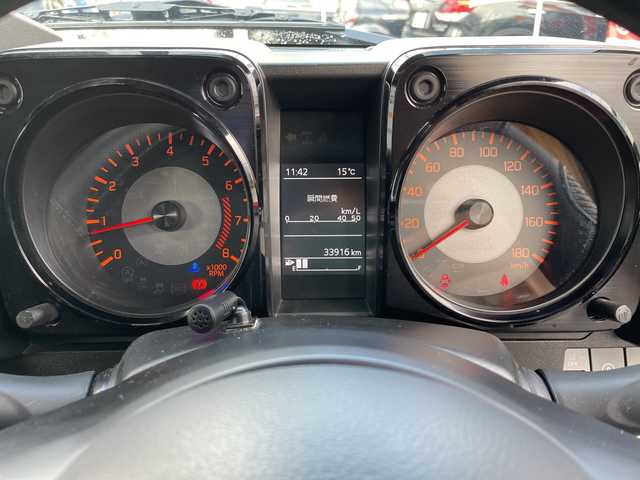 スズキ ジムニー シエラ JC 山口県 2023(令5)年 3.4万km ミディアムグレー 社外DVD/CD/BT/USB(PVH-9300DVSZS）/社外ツィーター/純正LEDヘッドライト/純正フォグランプ/オートライト/純正15インチアルミホイール/革巻きステアリング/ステアリングスイッチ/クルーズコントロール/前席シートヒーター/DAC/クリアフューエルリッド/衝突被害軽減ブレーキ/LKA/横滑り防止/アイドリングストップ/スマートキー×２/純正フロアマット/ETC/電動格納ウインカードアミラー(オート機能付き)