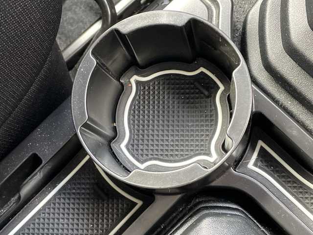 スズキ ジムニー シエラ JC 山口県 2023(令5)年 3.4万km ミディアムグレー 社外DVD/CD/BT/USB(PVH-9300DVSZS）/社外ツィーター/純正LEDヘッドライト/純正フォグランプ/オートライト/純正15インチアルミホイール/革巻きステアリング/ステアリングスイッチ/クルーズコントロール/前席シートヒーター/DAC/クリアフューエルリッド/衝突被害軽減ブレーキ/LKA/横滑り防止/アイドリングストップ/スマートキー×２/純正フロアマット/ETC/電動格納ウインカードアミラー(オート機能付き)