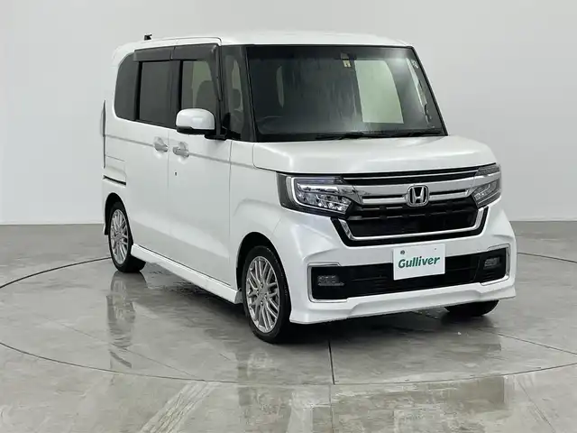 ホンダ Ｎ ＢＯＸ カスタム L ターボ 愛知県 2022(令4)年 3.2万km プラチナホワイトパール 純正ナビ/・CD/DVD/・FM/AM/・フルセグTV/・SD/・Music Rack/・USB/・iPod/・Bluetooth/主要装備/・バックカメラ/・レーダークルーズコントロール/・ホンダセンシング/(衝突被害軽減システム)/・両側パワースライドドア/・シートヒーター/・ＬＥＤヘッドライト/・サイドカーテンエアバッグ/・ハーフレザーシート/・電動パーキング/・フォグランプ/・コーナーセンサー/・横滑り防止装置