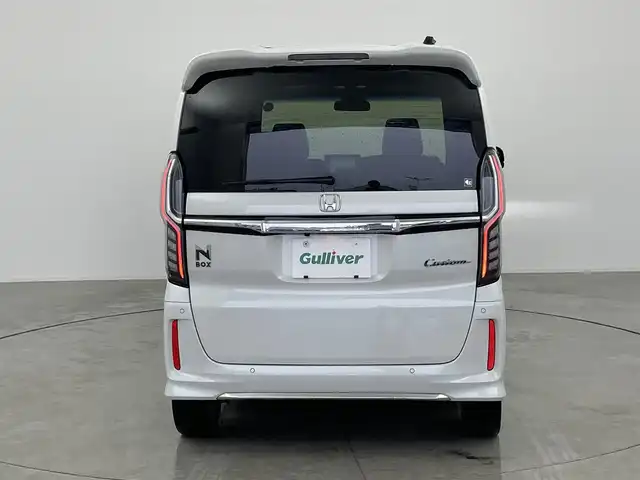 ホンダ Ｎ ＢＯＸ カスタム L ターボ 愛知県 2022(令4)年 3.2万km プラチナホワイトパール 純正ナビ/・CD/DVD/・FM/AM/・フルセグTV/・SD/・Music Rack/・USB/・iPod/・Bluetooth/主要装備/・バックカメラ/・レーダークルーズコントロール/・ホンダセンシング/(衝突被害軽減システム)/・両側パワースライドドア/・シートヒーター/・ＬＥＤヘッドライト/・サイドカーテンエアバッグ/・ハーフレザーシート/・電動パーキング/・フォグランプ/・コーナーセンサー/・横滑り防止装置