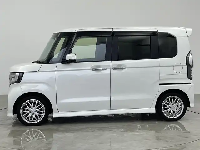 ホンダ Ｎ ＢＯＸ カスタム L ターボ 愛知県 2022(令4)年 3.2万km プラチナホワイトパール 純正ナビ/・CD/DVD/・FM/AM/・フルセグTV/・SD/・Music Rack/・USB/・iPod/・Bluetooth/主要装備/・バックカメラ/・レーダークルーズコントロール/・ホンダセンシング/(衝突被害軽減システム)/・両側パワースライドドア/・シートヒーター/・ＬＥＤヘッドライト/・サイドカーテンエアバッグ/・ハーフレザーシート/・電動パーキング/・フォグランプ/・コーナーセンサー/・横滑り防止装置