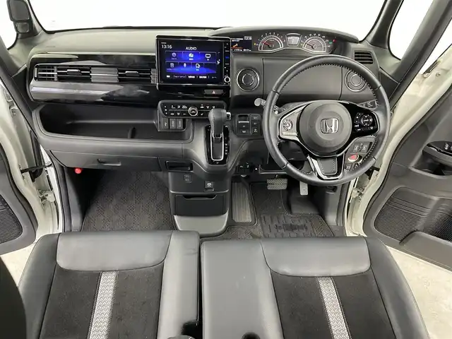 ホンダ Ｎ ＢＯＸ カスタム L ターボ 愛知県 2022(令4)年 3.2万km プラチナホワイトパール 純正ナビ/・CD/DVD/・FM/AM/・フルセグTV/・SD/・Music Rack/・USB/・iPod/・Bluetooth/主要装備/・バックカメラ/・レーダークルーズコントロール/・ホンダセンシング/(衝突被害軽減システム)/・両側パワースライドドア/・シートヒーター/・ＬＥＤヘッドライト/・サイドカーテンエアバッグ/・ハーフレザーシート/・電動パーキング/・フォグランプ/・コーナーセンサー/・横滑り防止装置