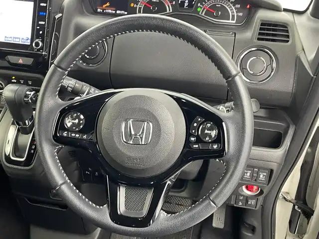 ホンダ Ｎ ＢＯＸ カスタム L ターボ 愛知県 2022(令4)年 3.2万km プラチナホワイトパール 純正ナビ/・CD/DVD/・FM/AM/・フルセグTV/・SD/・Music Rack/・USB/・iPod/・Bluetooth/主要装備/・バックカメラ/・レーダークルーズコントロール/・ホンダセンシング/(衝突被害軽減システム)/・両側パワースライドドア/・シートヒーター/・ＬＥＤヘッドライト/・サイドカーテンエアバッグ/・ハーフレザーシート/・電動パーキング/・フォグランプ/・コーナーセンサー/・横滑り防止装置
