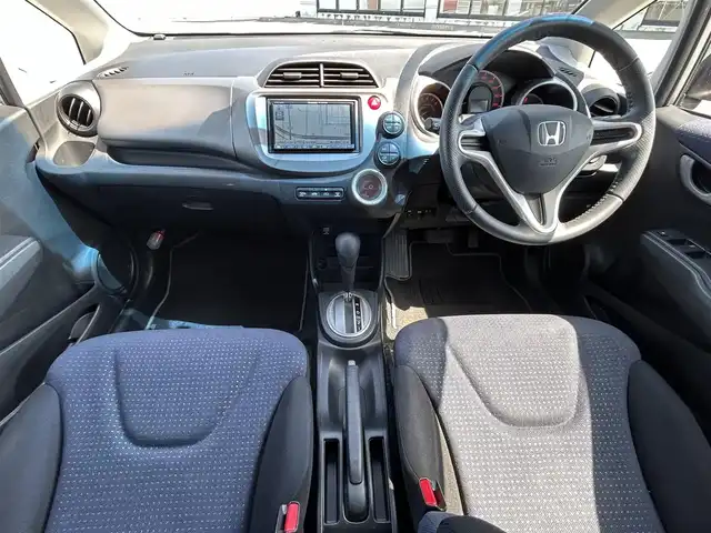 ホンダ フィット L 鳥取県 2010(平22)年 2.8万km アラバスターシルバーメタリック ４・W・D/ワンオーナー/社外ナビ/フルセグ/DVD/CD/バックカメラ/ビルトインETC/キセノンライト/スマートキー/フロアマット/ドアバイザー/スペアキー/スタッドレスアルミセット積込/(タイヤ溝5部山)