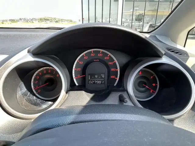 ホンダ フィット L 鳥取県 2010(平22)年 2.8万km アラバスターシルバーメタリック ４・W・D/ワンオーナー/社外ナビ/フルセグ/DVD/CD/バックカメラ/ビルトインETC/キセノンライト/スマートキー/フロアマット/ドアバイザー/スペアキー/スタッドレスアルミセット積込/(タイヤ溝5部山)