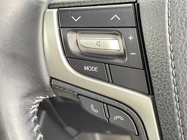 トヨタ ランドクルーザー プラド TX Lパッケージ 千葉県 2019(令1)年 7.6万km ホワイトパールクリスタルシャイン 4WD/サンルーフ/TRDエアロ/トヨタセーフティセンス/・プリクラッシュセーフティ/・レーンディパーチャーアラート/・オートハイビーム/社外9インチメモリナビ/CD DVD BT HDMI フルセグ/バックカメラ/アダプティブクルーズコントロール/LEDオートライト/ブラックレザーシート/前席パワーシート/前席シートエアコン/純正17インチアルミホイール/革巻きステアリング/ステアリングスイッチ/ドアバイザー/スマートキー/プッシュスタート/ビルトインETC