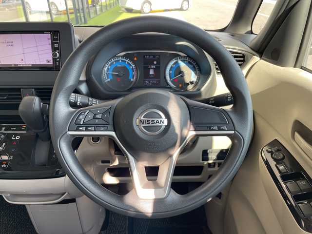 日産 ルークス X 愛知県 2020(令2)年 4.6万km ブロッサムピンク 衝突軽減システム/純正７型SDナビ/全方位カメラ/パワースライドドア/バックカメラ/コーナーセンサー/オートライト/イージーオープン機能/ドライブレコーダー/衝突軽減システム/フルセグ/CD/DVD/Bluetooth/ステアリングスイッチ/スマートキー/プッシュスタート