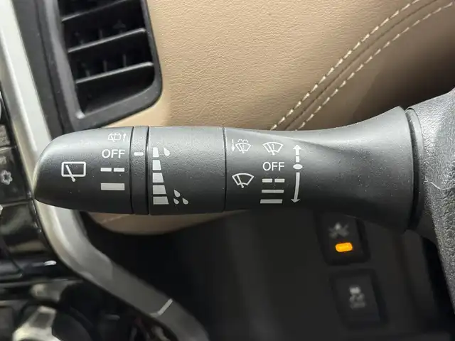 日産 セレナ ハイウェイスター Vセレクション 三重県 2017(平29)年 6.5万km インペリアルアンバーP S-HYBRID/FF/インパネCVT/純正 9インチナビ MM517D-L/（iPod/SD/FM/AM/TV/USB/Bluetooth/CD/DVD/Blu-ray/MUSIC STOCKER/HDMI/ドラレコ/AUX）/・純正 11インチ 後席モニター/インテリジェント アラウンドビューモニター（移動物検知機能付）*1/両側 ハンズフリーオートスライドドア/ドライブレコーダー 前方/ビルトイン ETC/安全/【OP】セーフティパックB*1/・プロパイロット/・踏み間違い衝突防止アシスト/・インテリジェント パーキングアシスト/・標識検知機能/・インテリジェント DA（ふらつき警報）/・フロント & バックソナー/・インテリジェント LI（車線逸脱防止支援システム）/・LDW（車線逸脱警報）/装備/・【OP】プレミアムインテリア/・前後 オートエアコン/・オートライト/・LEDヘッドライト/・フロントフォグライト/・インテリジェント ルームミラー*1（デジタルインナーミラー）/・電動パーキングブレーキ＋ブレーキホールド*1/・ヒーター付ドアミラー*1/・ステアリングスイッチ*1/・純正16inAW/・保/取/ナビ取/・スマートキーx2/など/*1…セーフティパックBの装備