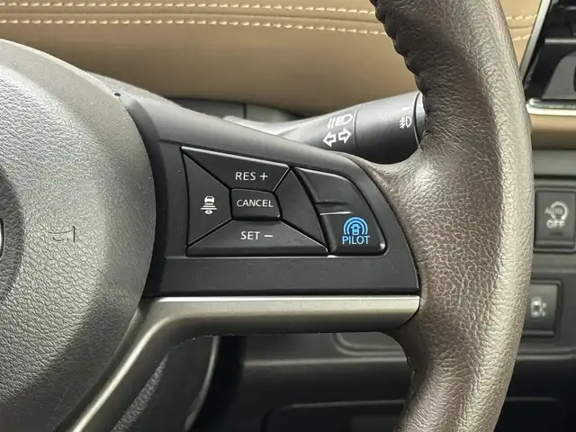 日産 セレナ ハイウェイスター Vセレクション 三重県 2017(平29)年 6.5万km インペリアルアンバーP S-HYBRID/FF/インパネCVT/純正 9インチナビ MM517D-L/（iPod/SD/FM/AM/TV/USB/Bluetooth/CD/DVD/Blu-ray/MUSIC STOCKER/HDMI/ドラレコ/AUX）/・純正 11インチ 後席モニター/インテリジェント アラウンドビューモニター（移動物検知機能付）*1/両側 ハンズフリーオートスライドドア/ドライブレコーダー 前方/ビルトイン ETC/安全/【OP】セーフティパックB*1/・プロパイロット/・踏み間違い衝突防止アシスト/・インテリジェント パーキングアシスト/・標識検知機能/・インテリジェント DA（ふらつき警報）/・フロント & バックソナー/・インテリジェント LI（車線逸脱防止支援システム）/・LDW（車線逸脱警報）/装備/・【OP】プレミアムインテリア/・前後 オートエアコン/・オートライト/・LEDヘッドライト/・フロントフォグライト/・インテリジェント ルームミラー*1（デジタルインナーミラー）/・電動パーキングブレーキ＋ブレーキホールド*1/・ヒーター付ドアミラー*1/・ステアリングスイッチ*1/・純正16inAW/・保/取/ナビ取/・スマートキーx2/など/*1…セーフティパックBの装備