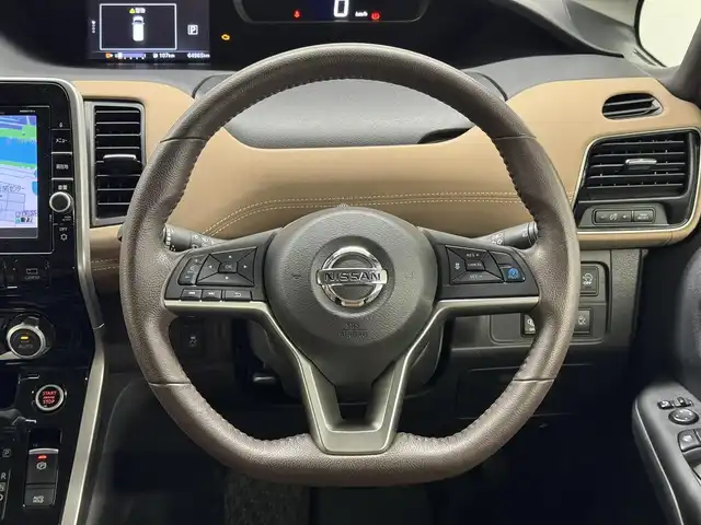 日産 セレナ ハイウェイスター Vセレクション 三重県 2017(平29)年 6.5万km インペリアルアンバーP S-HYBRID/FF/インパネCVT/純正 9インチナビ MM517D-L/（iPod/SD/FM/AM/TV/USB/Bluetooth/CD/DVD/Blu-ray/MUSIC STOCKER/HDMI/ドラレコ/AUX）/・純正 11インチ 後席モニター/インテリジェント アラウンドビューモニター（移動物検知機能付）*1/両側 ハンズフリーオートスライドドア/ドライブレコーダー 前方/ビルトイン ETC/安全/【OP】セーフティパックB*1/・プロパイロット/・踏み間違い衝突防止アシスト/・インテリジェント パーキングアシスト/・標識検知機能/・インテリジェント DA（ふらつき警報）/・フロント & バックソナー/・インテリジェント LI（車線逸脱防止支援システム）/・LDW（車線逸脱警報）/装備/・【OP】プレミアムインテリア/・前後 オートエアコン/・オートライト/・LEDヘッドライト/・フロントフォグライト/・インテリジェント ルームミラー*1（デジタルインナーミラー）/・電動パーキングブレーキ＋ブレーキホールド*1/・ヒーター付ドアミラー*1/・ステアリングスイッチ*1/・純正16inAW/・保/取/ナビ取/・スマートキーx2/など/*1…セーフティパックBの装備