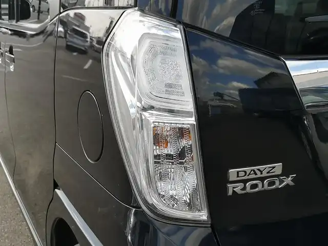 日産 デイズ ルークス ハイウェイスター Xターボ 茨城県 2017(平29)年 8.4万km ブラック 純正ナビ/【TV・ラジオ・BT・SD・DISC・AUX】/フリップダウンモニター/全方位カメラ/アイドリングストップ/片側パワスラ/オートライト/オートハイビーム/LEDライト/横滑り防止装置/衝突被害軽減システム/前席純正フロアマット/純正アルミホイール/ターボ車
