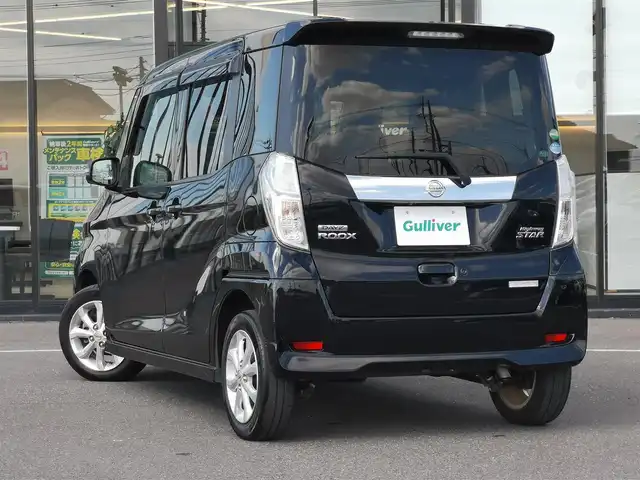 日産 デイズ ルークス ハイウェイスター Xターボ 茨城県 2017(平29)年 8.4万km ブラック 純正ナビ/【TV・ラジオ・BT・SD・DISC・AUX】/フリップダウンモニター/全方位カメラ/アイドリングストップ/片側パワスラ/オートライト/オートハイビーム/LEDライト/横滑り防止装置/衝突被害軽減システム/前席純正フロアマット/純正アルミホイール/ターボ車