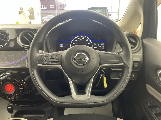日産 ノート e－パワー X Vセレクション 三重県 2020(令2)年 3.5万km シャイニングブルー /禁煙車//純正ナビ/（ＣＤ．ＢＴ.フルセグＴＶ.ラジオ）//アラウンドビューモニター//エマージェンシーブレーキ//レーンキープアシスト//デジタルインナーミラー//ステアリングスイッチ//スマートキー//オートライト