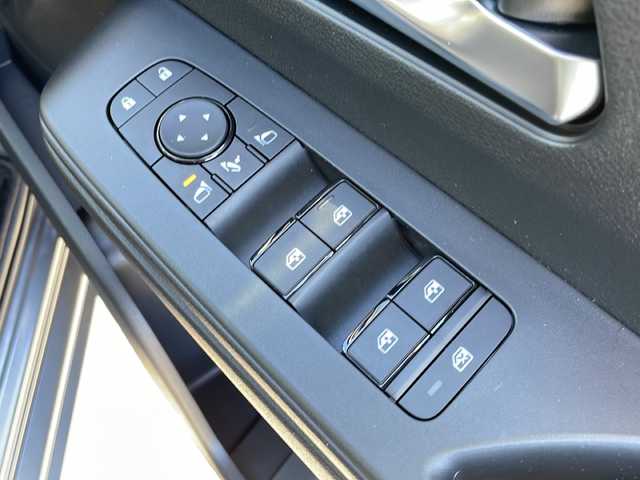 日産 セレナ e－4ORCE ハイウェイスターV 岩手県 2024(令6)年 0.1万km ダークメタルグレー 12.3型ナビ 全周囲C プロパイロット ETC2.0 フルセグ HDMI 両側電動スライド デジタルインナーミラー ハーフレザーシート シートヒーター ステアヒーター Qiワイヤレス充電 AC100Vコンセント 純正16AW スマートキー