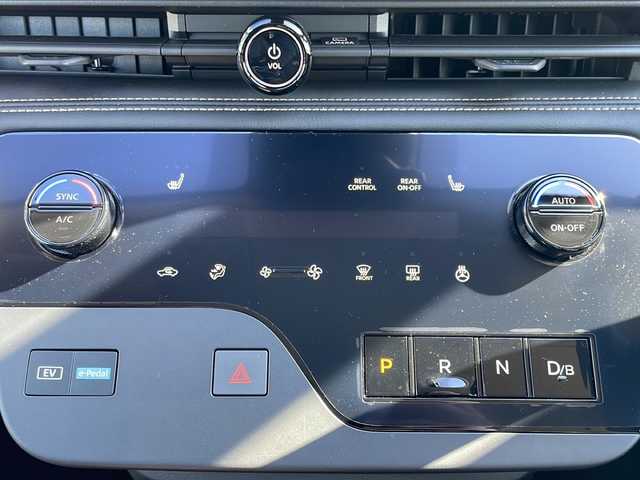 日産 セレナ e－4ORCE ハイウェイスターV 岩手県 2024(令6)年 0.1万km ダークメタルグレー 12.3型ナビ 全周囲C プロパイロット ETC2.0 フルセグ HDMI 両側電動スライド デジタルインナーミラー ハーフレザーシート シートヒーター ステアヒーター Qiワイヤレス充電 AC100Vコンセント 純正16AW スマートキー