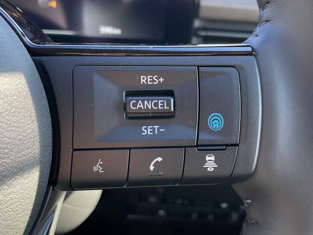 日産 セレナ e－4ORCE ハイウェイスターV 岩手県 2024(令6)年 0.1万km ダークメタルグレー 12.3型ナビ 全周囲C プロパイロット ETC2.0 フルセグ HDMI 両側電動スライド デジタルインナーミラー ハーフレザーシート シートヒーター ステアヒーター Qiワイヤレス充電 AC100Vコンセント 純正16AW スマートキー