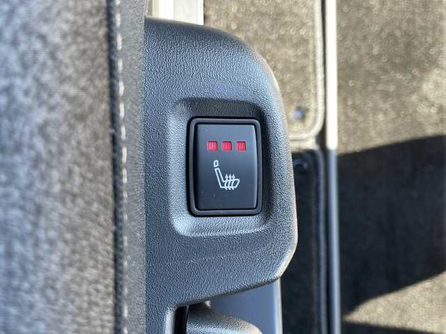 日産 セレナ e－4ORCE ハイウェイスターV 岩手県 2024(令6)年 0.1万km ダークメタルグレー 12.3型ナビ 全周囲C プロパイロット ETC2.0 フルセグ HDMI 両側電動スライド デジタルインナーミラー ハーフレザーシート シートヒーター ステアヒーター Qiワイヤレス充電 AC100Vコンセント 純正16AW スマートキー