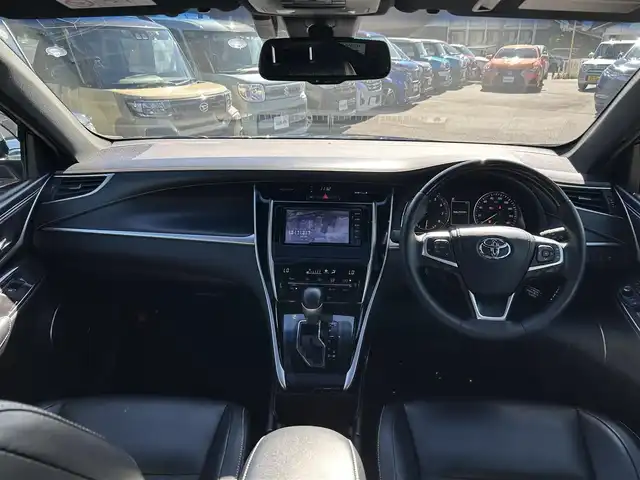 トヨタ ハリアー プレミアム 愛知県 2017(平29)年 6万km ブラック 純正ＳＤナビ　/ＢＴ　/ＣＤ／ＤＶＤ　/Ｂカメラ　/サンルーフ　/ハーフレザー　/クリアランスソナー　/衝突軽減ブレーキ　/プッシュスタート　/レーダークルーズコントロール　/アイドリングストップ　/パワーバックドア/純正フロアマット/オートライト/ステアリングスイッチ/スマートキー/純正１８インチＡＷ