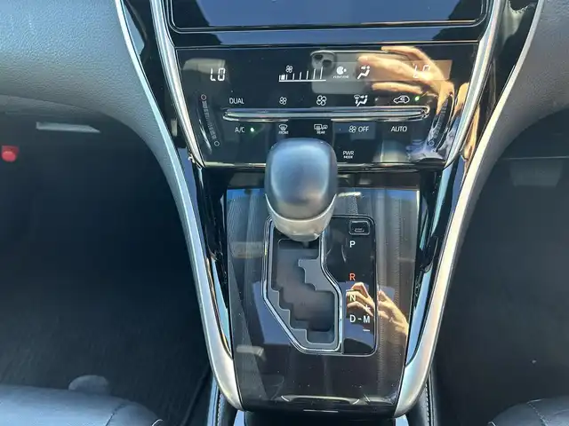 トヨタ ハリアー プレミアム 愛知県 2017(平29)年 6万km ブラック 純正ＳＤナビ　/ＢＴ　/ＣＤ／ＤＶＤ　/Ｂカメラ　/サンルーフ　/ハーフレザー　/クリアランスソナー　/衝突軽減ブレーキ　/プッシュスタート　/レーダークルーズコントロール　/アイドリングストップ　/パワーバックドア/純正フロアマット/オートライト/ステアリングスイッチ/スマートキー/純正１８インチＡＷ